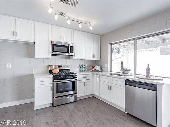 2nd image of 3091 Topaz St