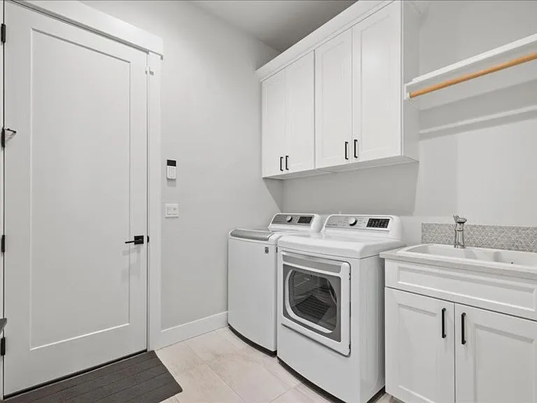 2319 Skyview Loop — Photo 33