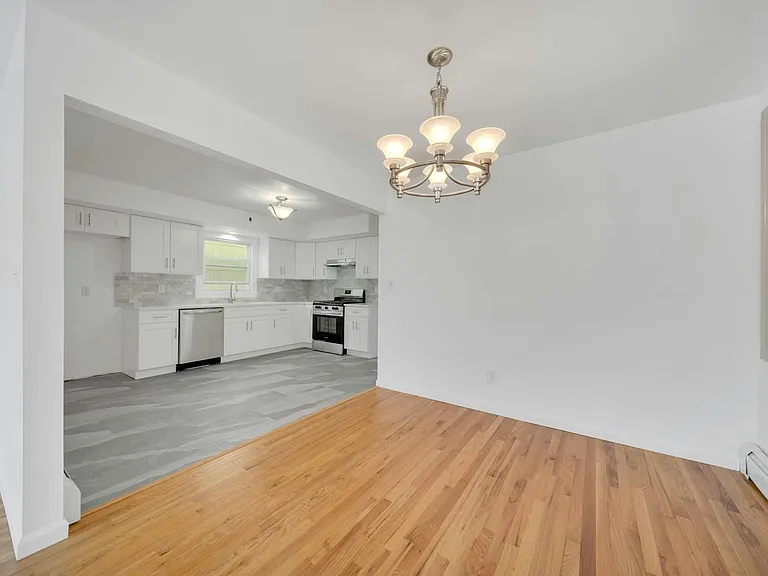 122 Graham St #3 — Photo 5