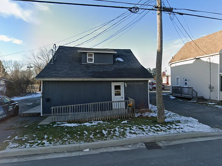 75 Douglas Ave — Photo 6