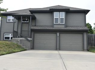 204 Lela Ln, Buckner, MO 64016