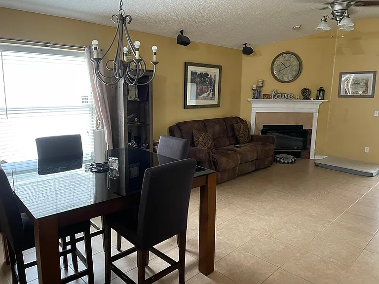 DININGROOM/LIVINGROOM