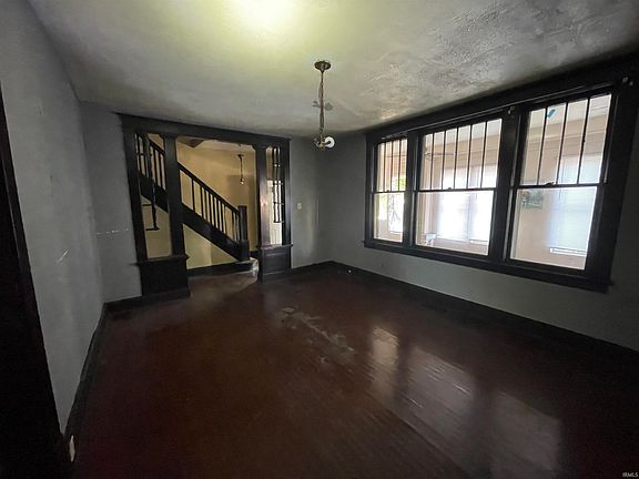 3rd image of 732 E Gum St
