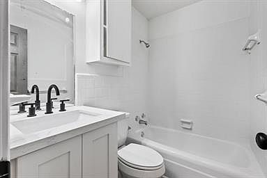 5th image of 1725 Whispering Woods Dr