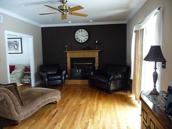 Family room off the kitchen
