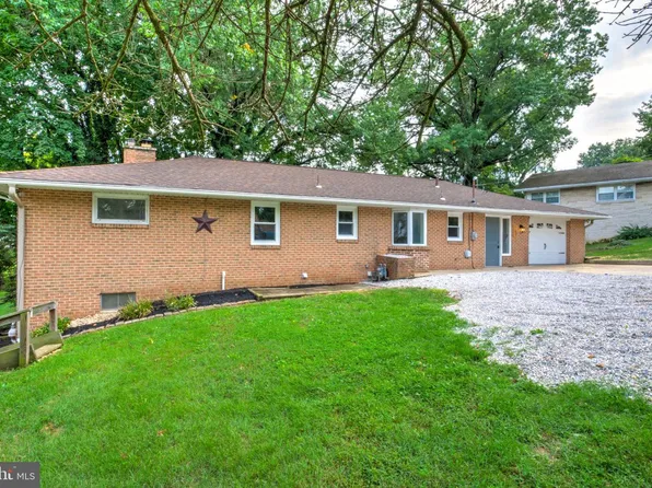 2020 Winding Rd, York, PA 17408