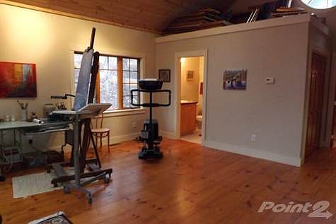 Picture 2 of Studio