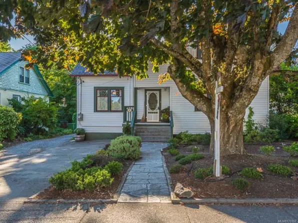145 Stewart Ave, Nanaimo, BC V9S 4C1