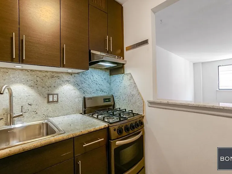 214 E 24th St #6M — Photo 4