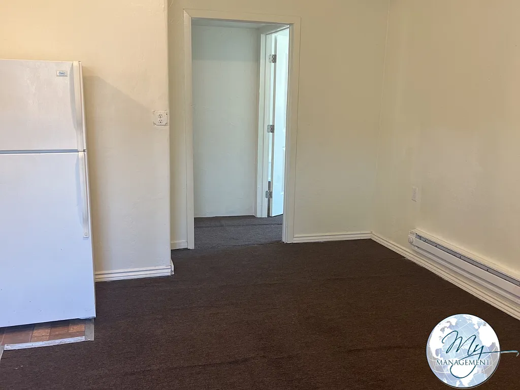 $940 | 3-bed 1-bath House | 118 7th Ave S #2 | Buhl, ID — Photo 3