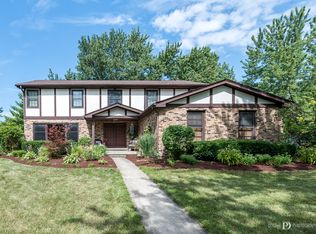943 Stonehenge Ct, Naperville, IL 60563