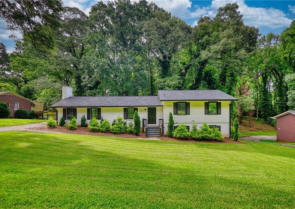 1st image of 403 Greenwood Dr