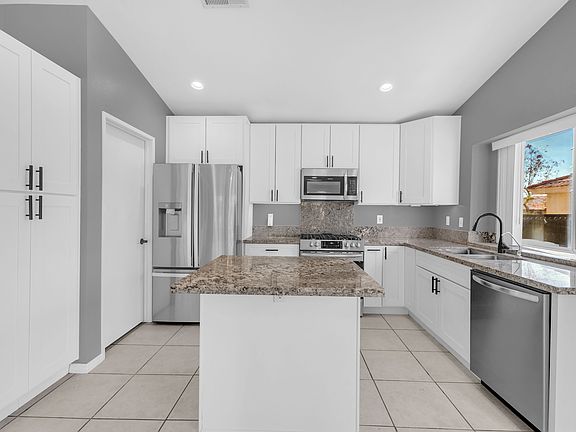 4th image of 44295 Las Vistas Dr