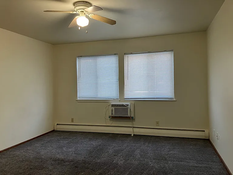 313 E Market St — Photo 4