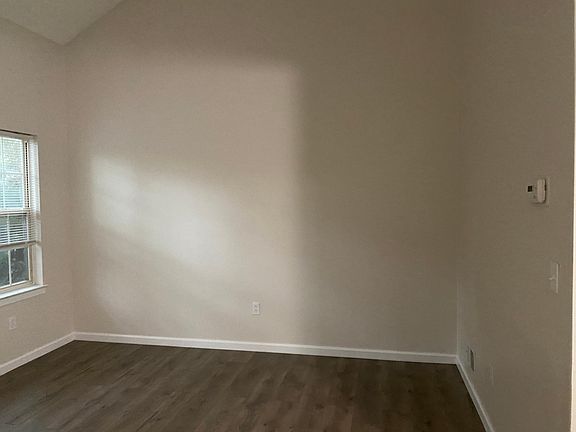 3rd image of 36 Renaissance Ln