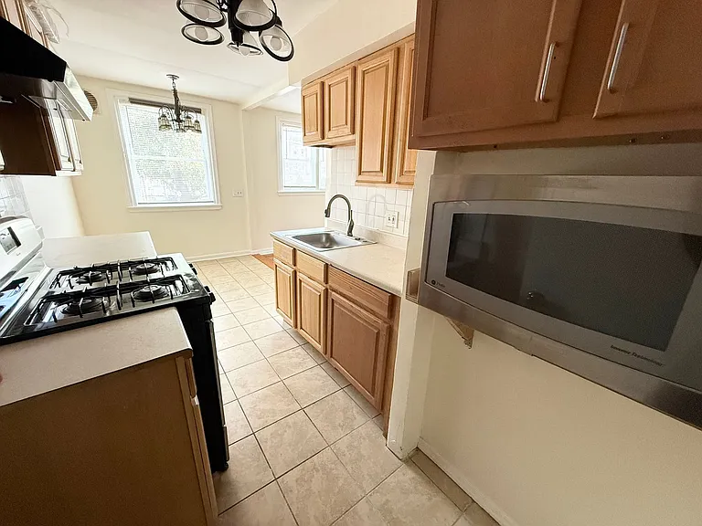 639 Adams Ave — Photo 11