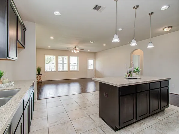 12319 Gatewood Dr, Mont Belvieu, TX 77535