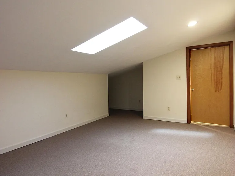 6872 Melrose Dr — Photo 34