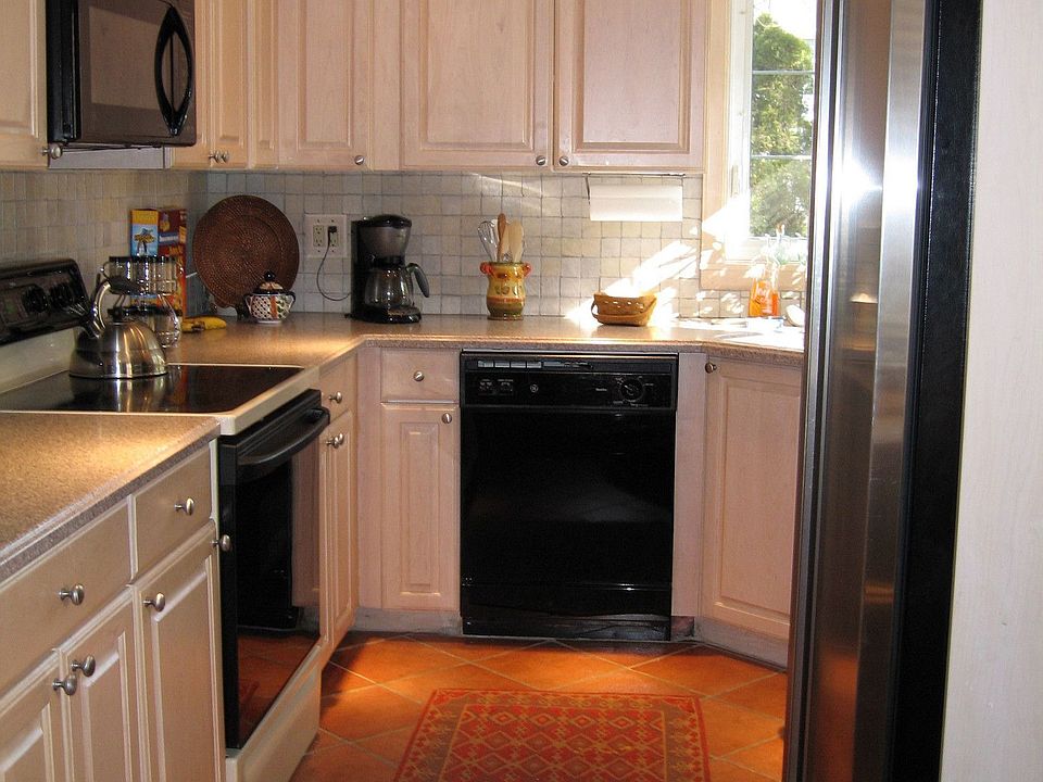 2nd image of 531 Lillian Ter