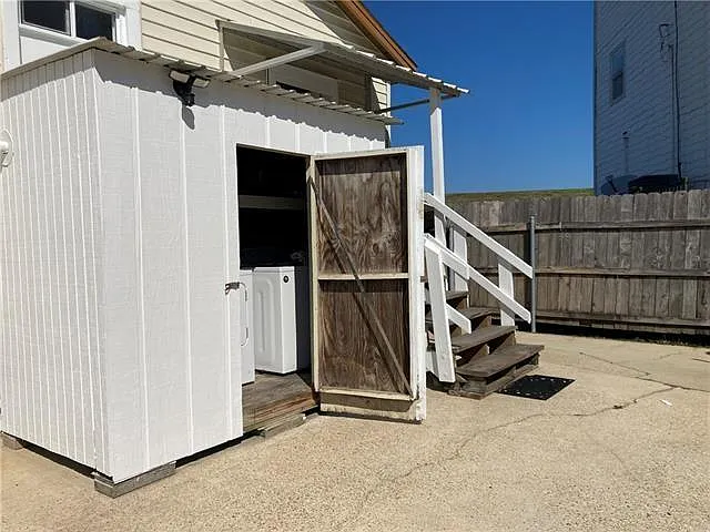 1533 Huron Ave — Photo 17