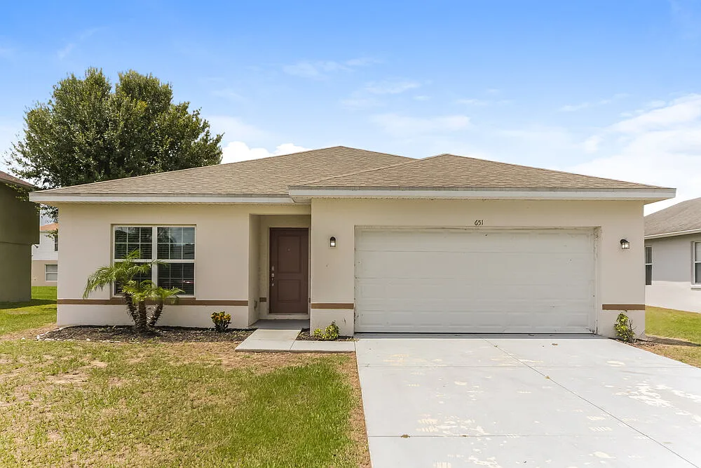 4 bed, 2.0 bath, 1661 sqft, $1,795 — Photo 1