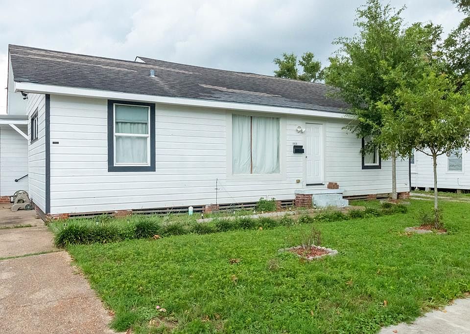 1st image of 1050 Desoto St