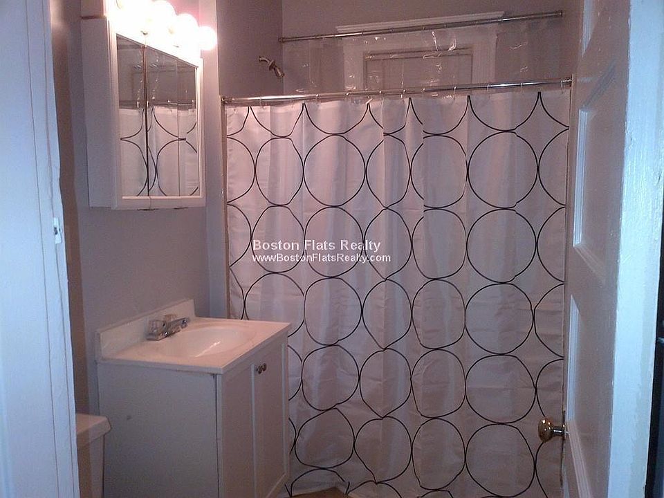 2nd image of 72 Ridgewood St #01
