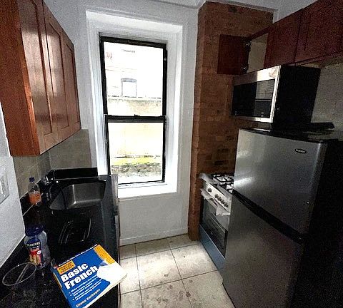2nd image of 356 S 1st St Suite B