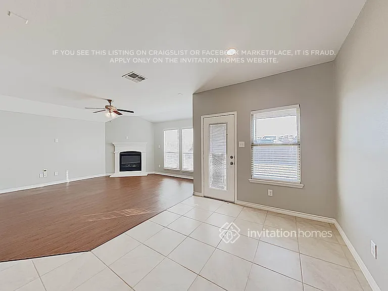 724 Lake Sierra Way — Photo 3