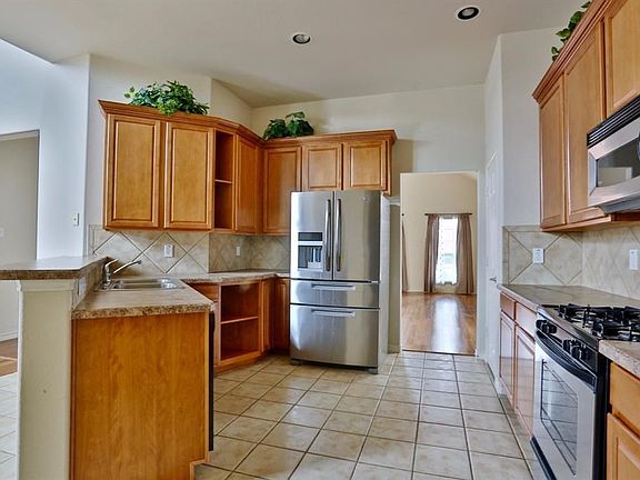 2nd image of 1617 Summerfield Dr