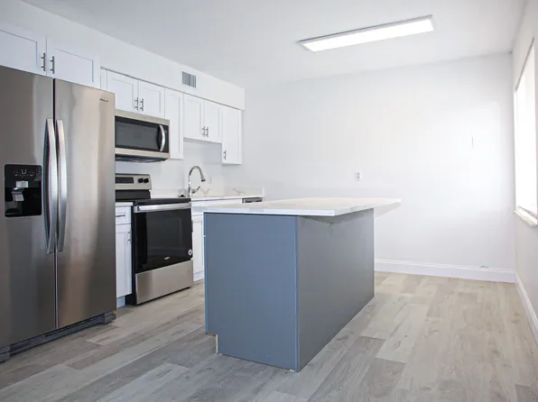 2102 Alamanda Dr APT 106, Naples, FL 34102