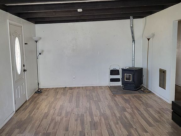 4th image of 824 W Coral Ave