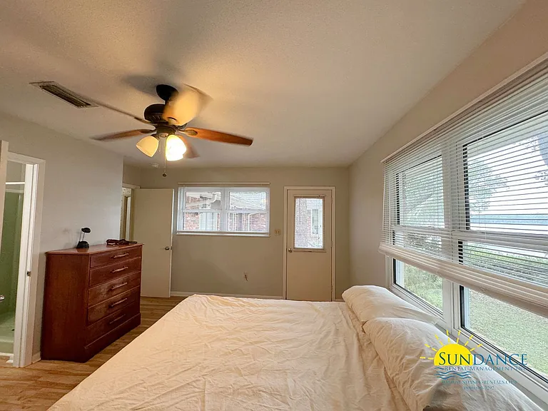 7 Longwood Dr — Photo 8