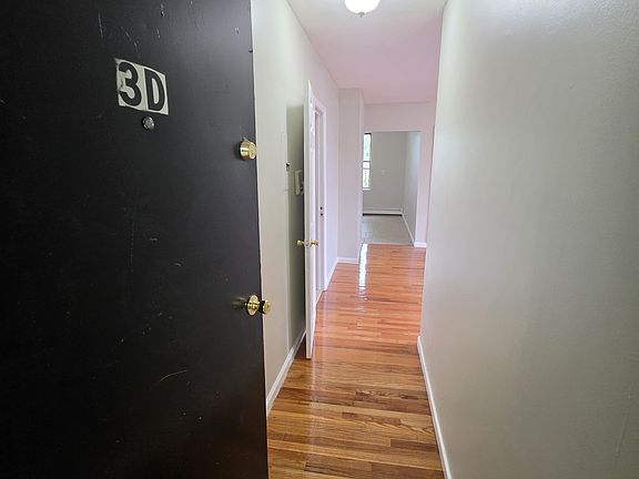 3rd image of 246 Roseville Ave #4D
