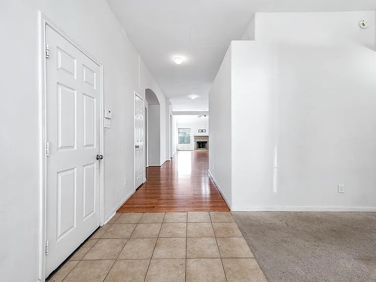 7814 Rocky Peak Ln — Photo 2