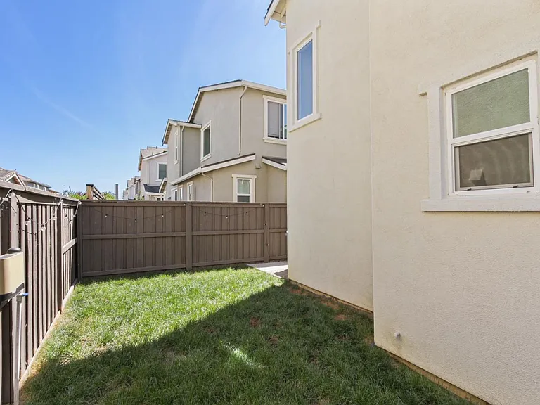 2011 Grady Cir — Photo 39