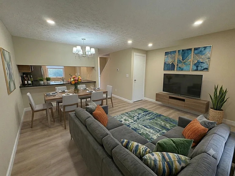 8233 Crestmont Cir — Photo 8