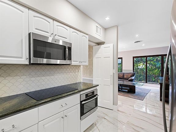 4th image of 3304 Alhambra Cir