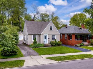 3504 E Scarborough Rd, Cleveland Heights, OH 44118