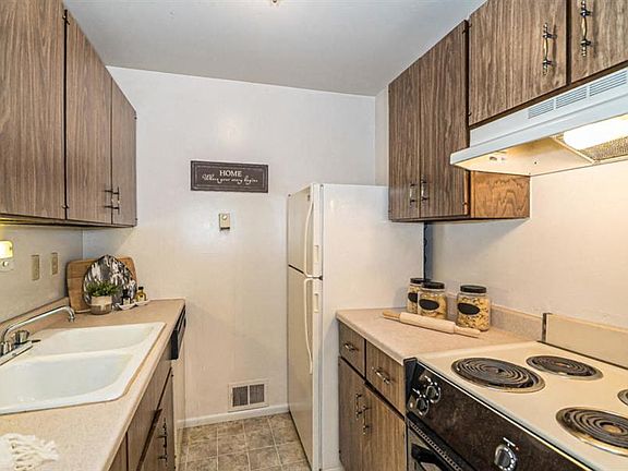 4th image of 4616 Country Ln #10848B