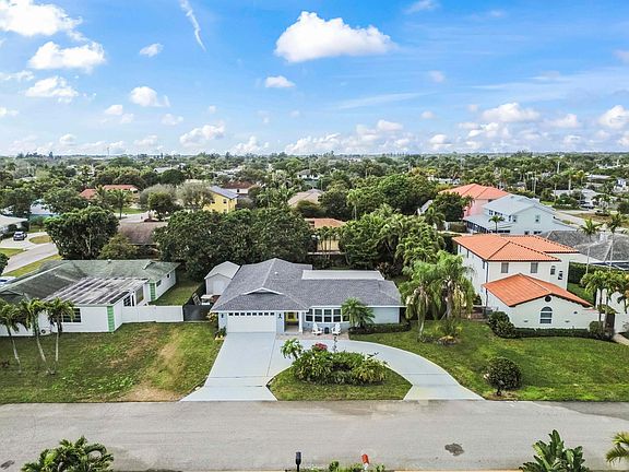 4th image of 6427 Travis Road