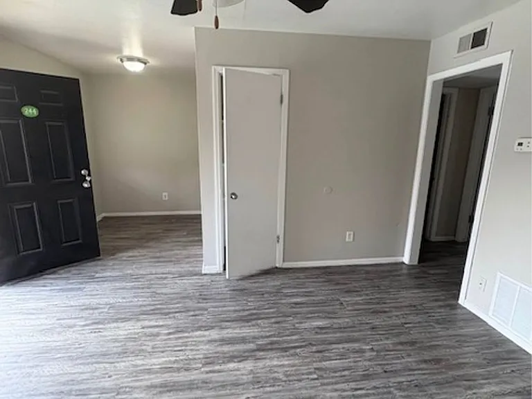 Fairway Apartments — Photo 19