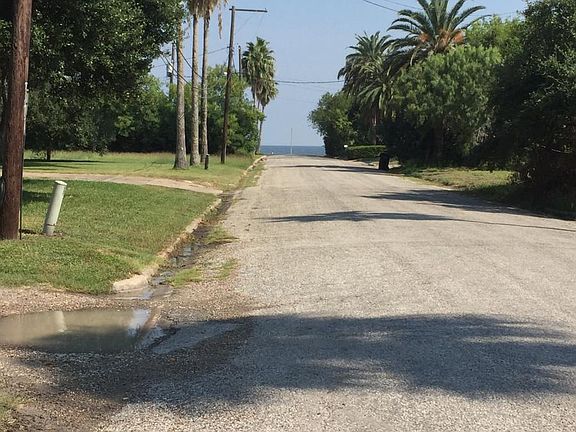 Walking distance to Swantner Park on Ocean Dr.