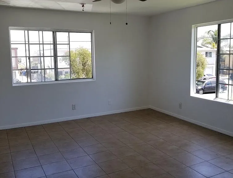16615 S Denver Ave #4 — Photo 1