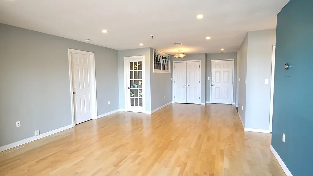 3 bed, 1206 sqft, $3,200 — Photo 3