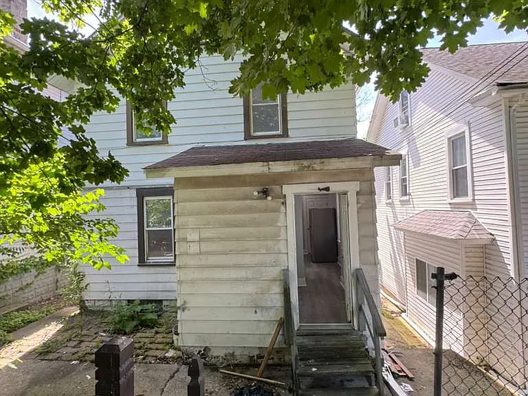 1520 Woodmont Ave — Photo 5