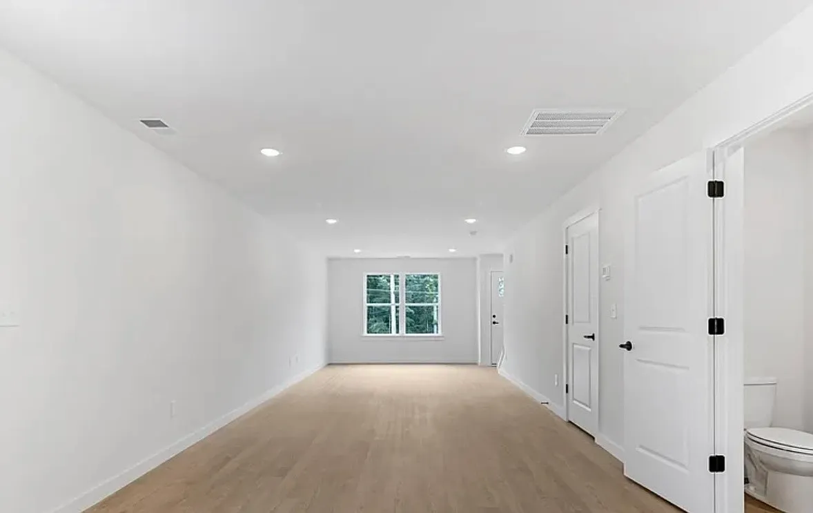 3 bed, 2.5 bath, 1333 sqft, $1,900 — Photo 2
