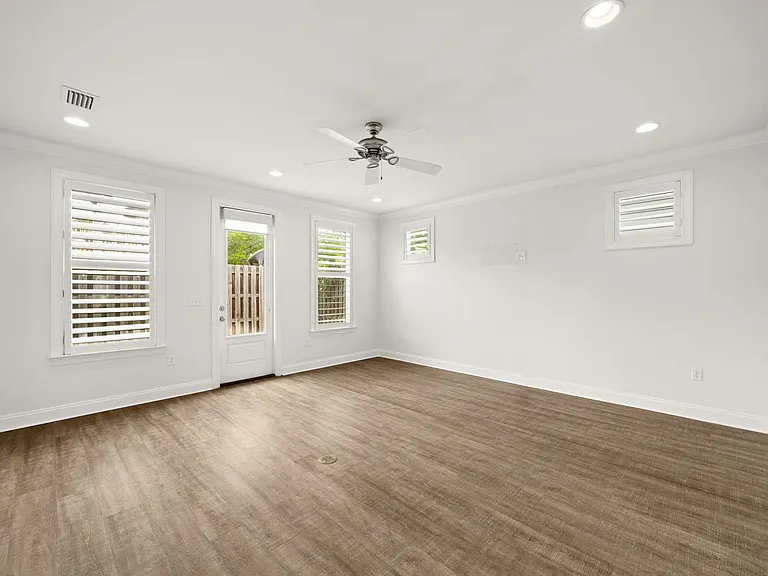 52 Chapman St — Photo 15
