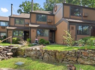 104 Round Hill Rd, Dobbs Ferry, NY 10522