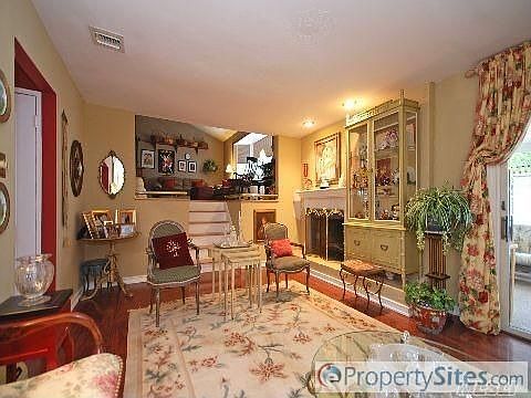 5th image of 4 Barkley Ln